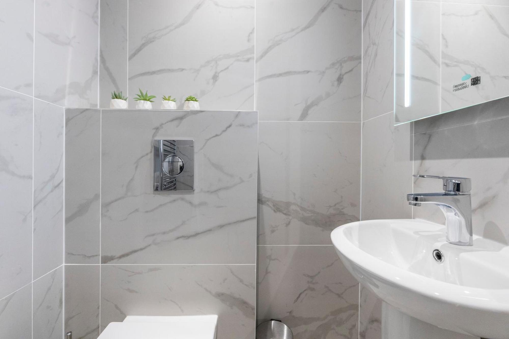 Luxurious 2 Bedroom - Apartment - Central Location ลอนดอน ภายนอก รูปภาพ