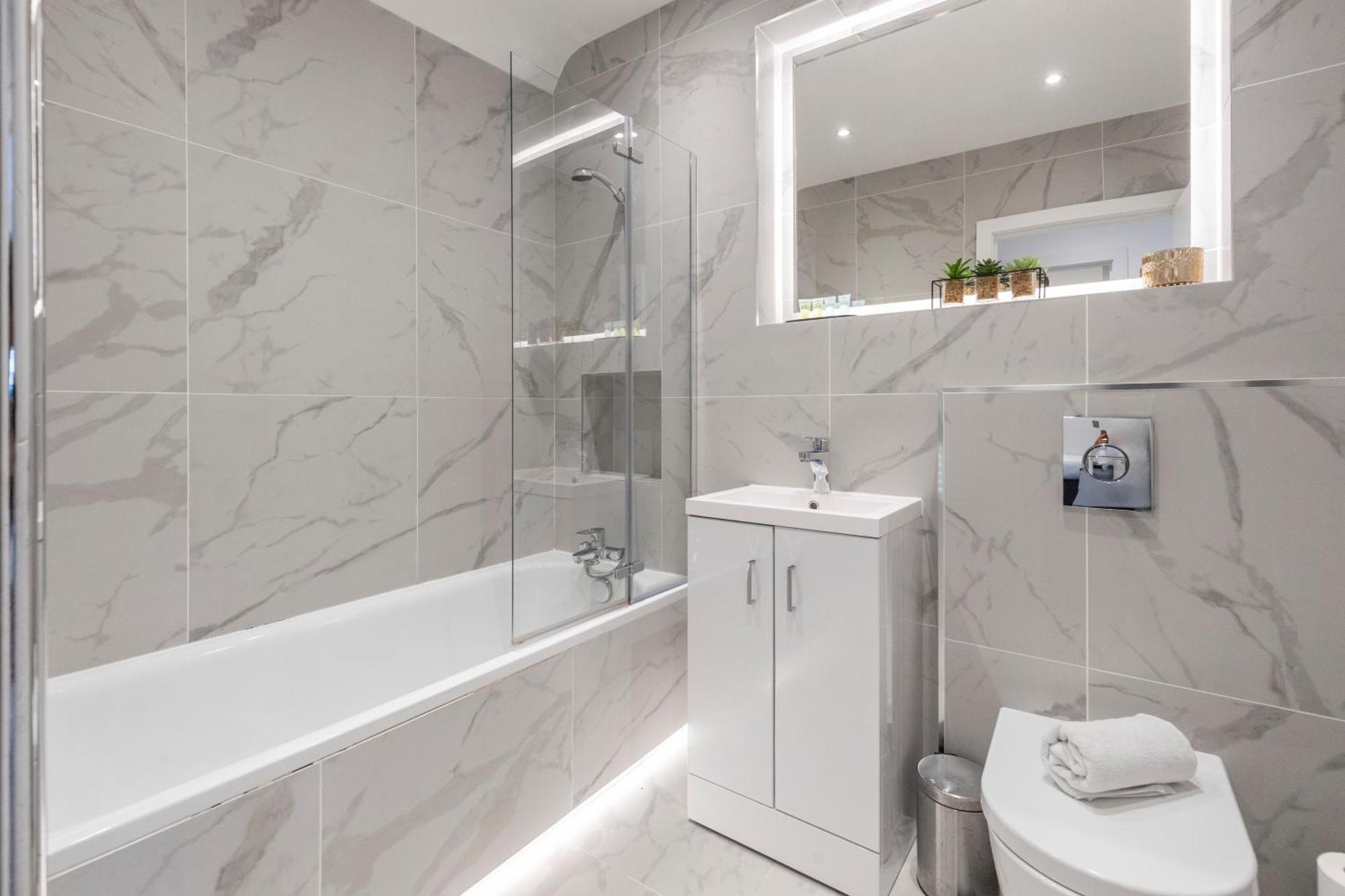 Luxurious 2 Bedroom - Apartment - Central Location ลอนดอน ภายนอก รูปภาพ